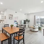 Stay At Luna On 800 Callowhill