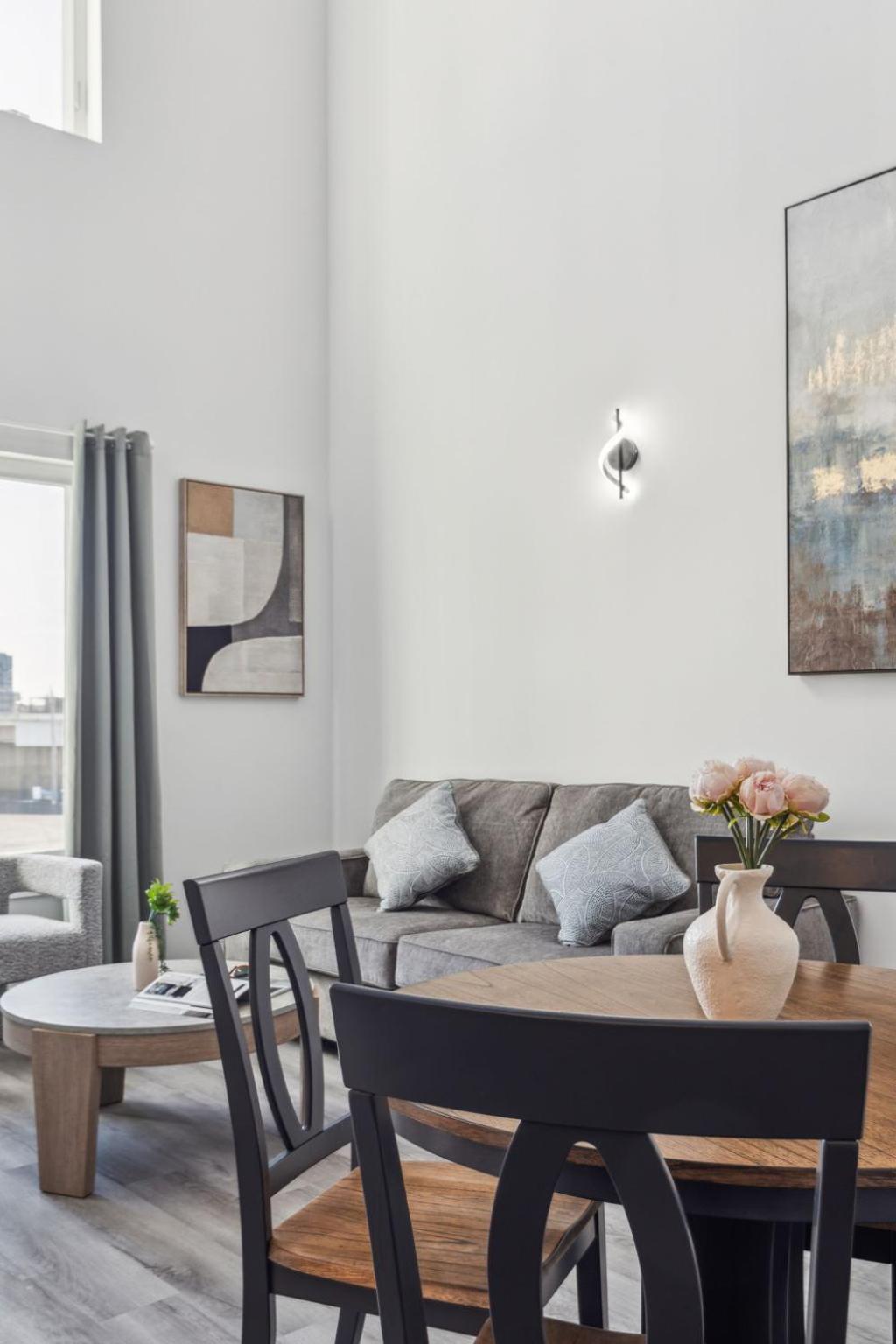 At Luna On 800 Callowhill Apartment *