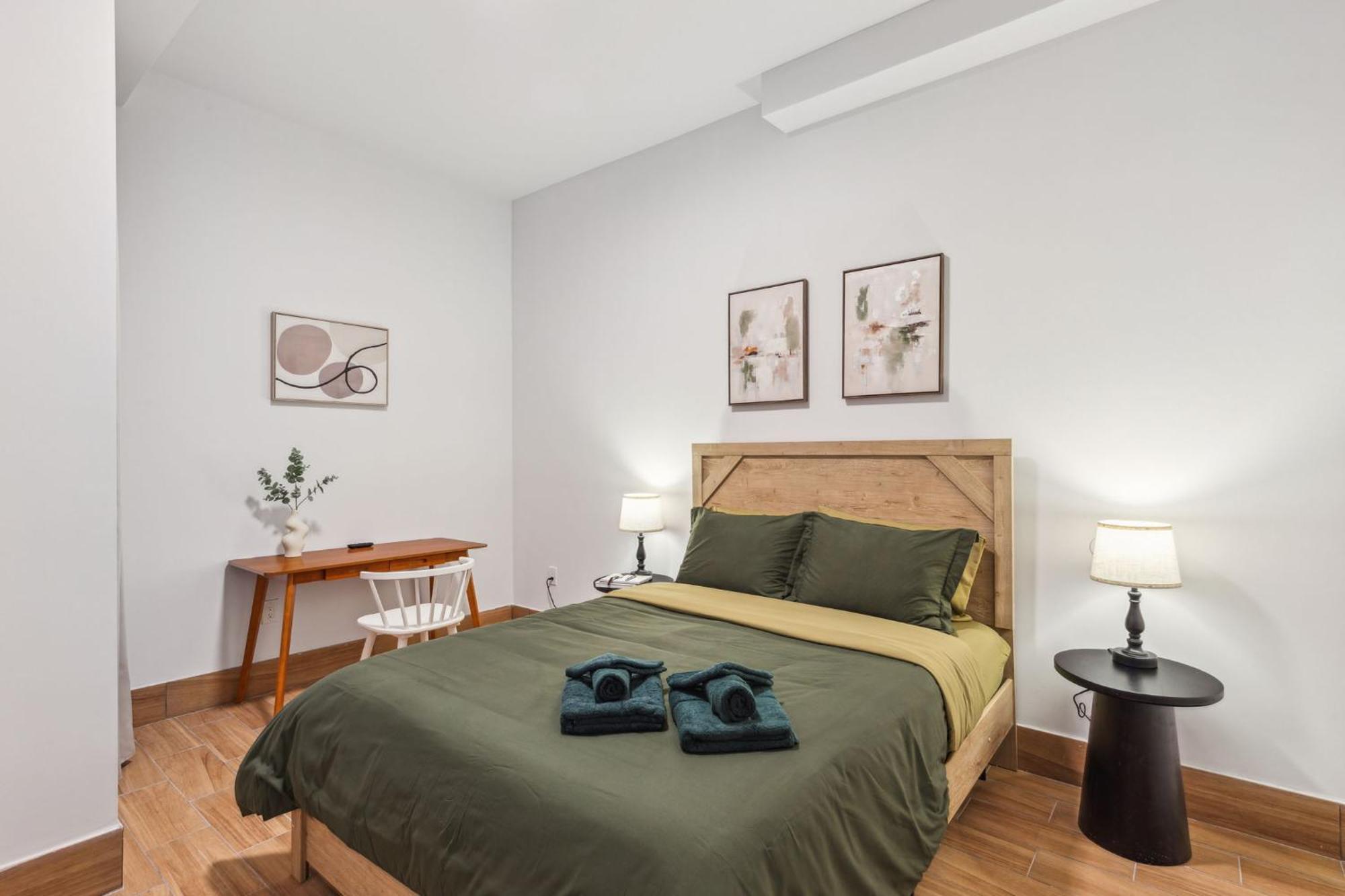At Luna On 800 Callowhill Apartment *