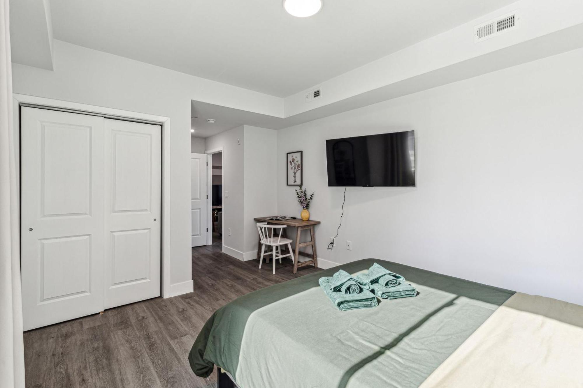 At Luna On 800 Callowhill Apartment *