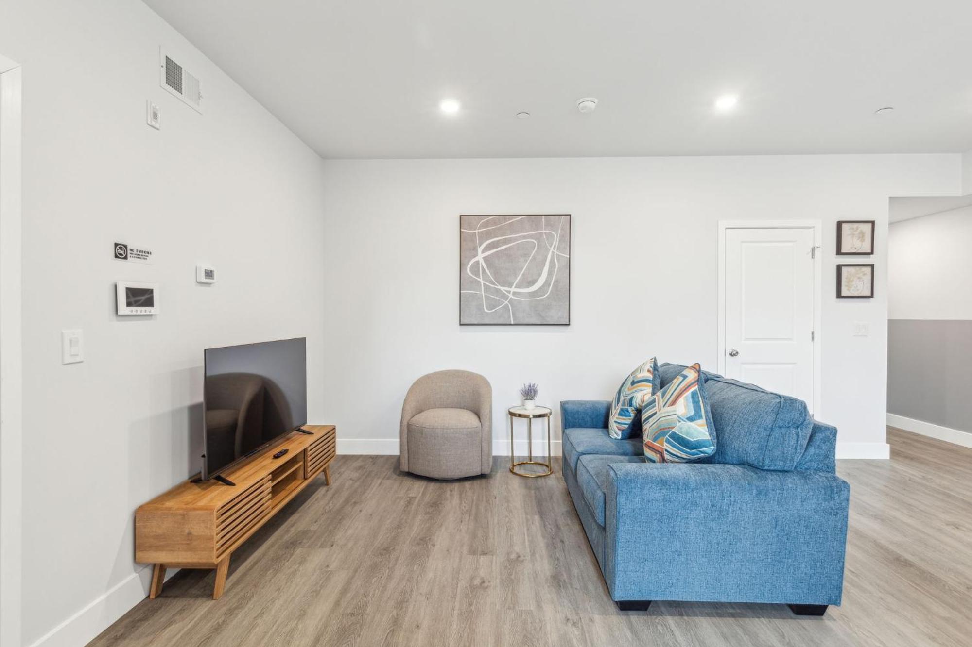 At Luna On 800 Callowhill Apartment *